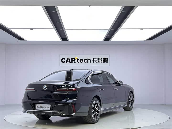 Фото 5 - BMW 7 Series