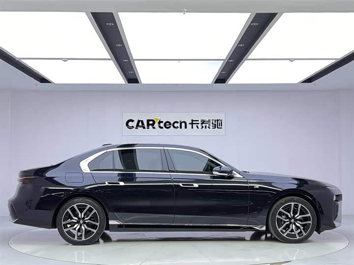 Фото 6 - BMW 7 Series