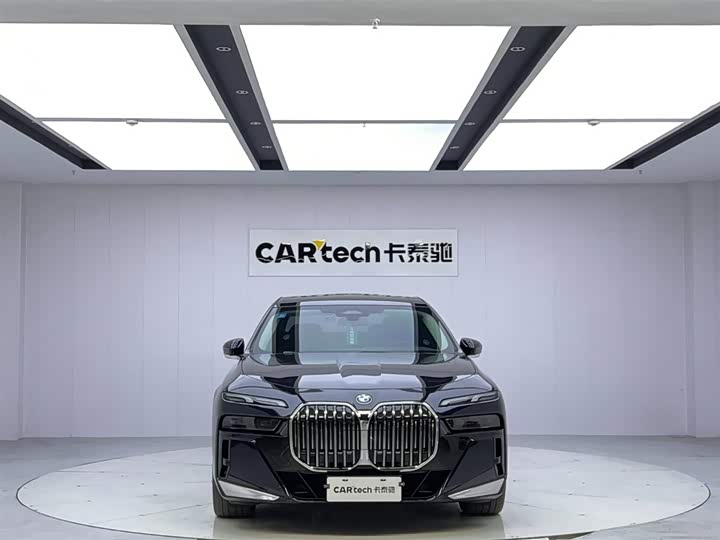 Фото 8 - BMW 7 Series