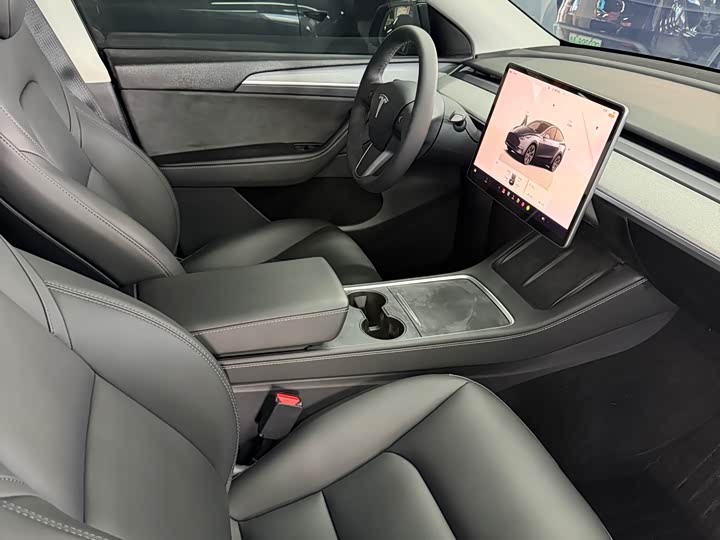 Фото 10 - Tesla Model Y