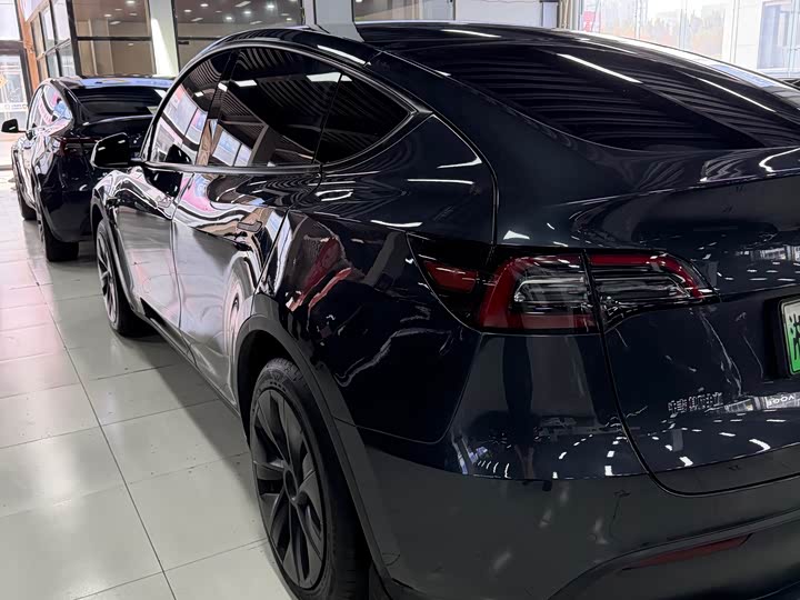 Фото 3 - Tesla Model Y