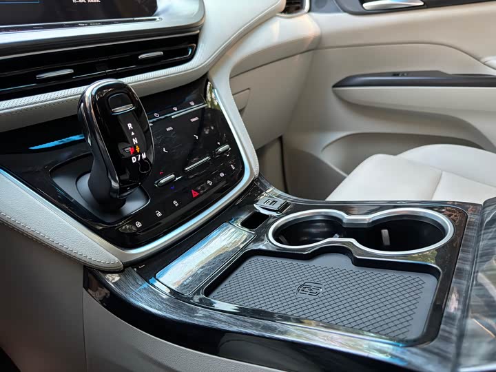 Фото 5 - Buick GL8 ES