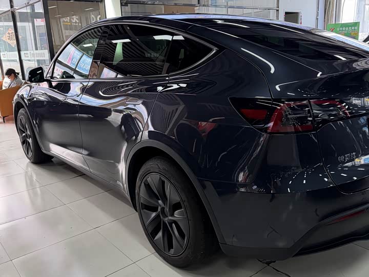 Фото 3 - Tesla Model Y
