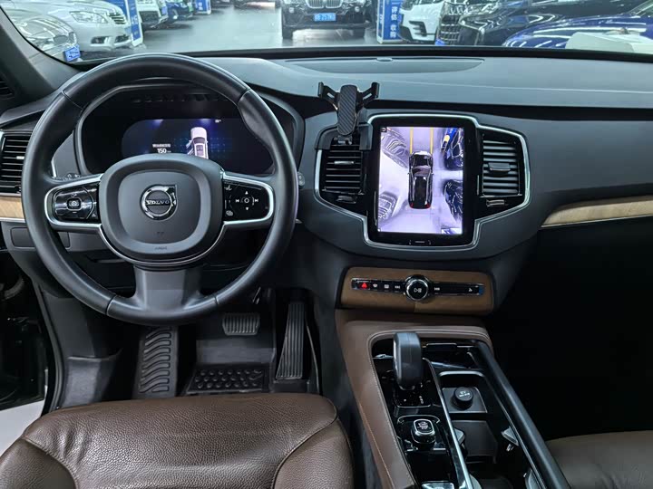 Фото 10 - Volvo XC90