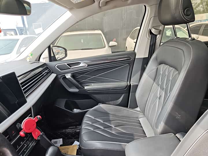 Фото 5 - Volkswagen Tiguan L Hybrid