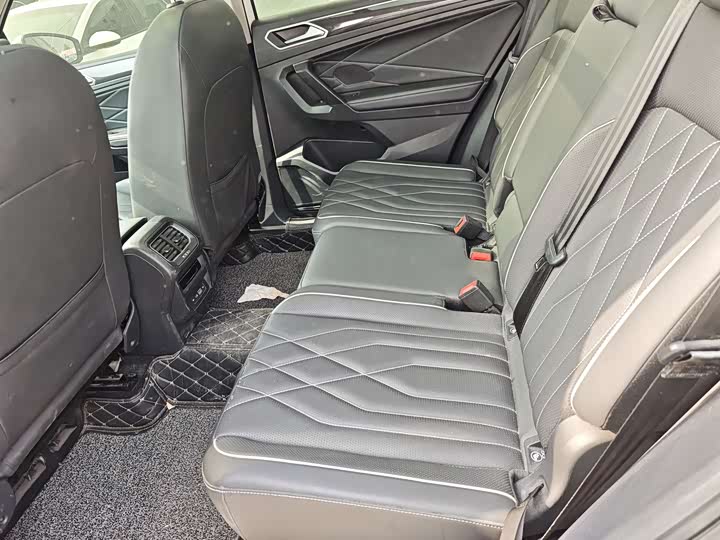 Фото 7 - Volkswagen Tiguan L Hybrid