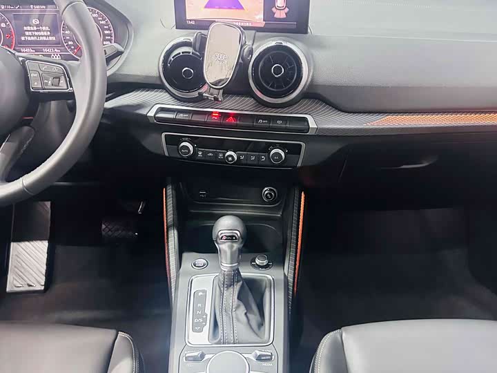 Фото 13 - Audi Q2L