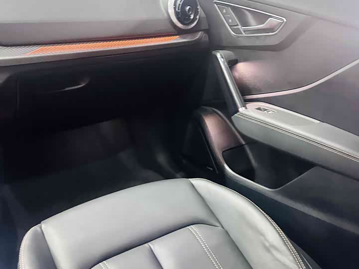 Фото 14 - Audi Q2L