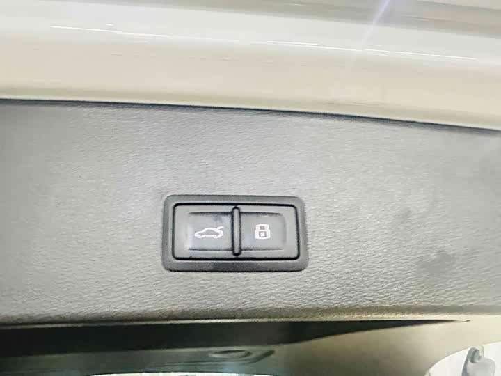 Фото 17 - Audi Q2L