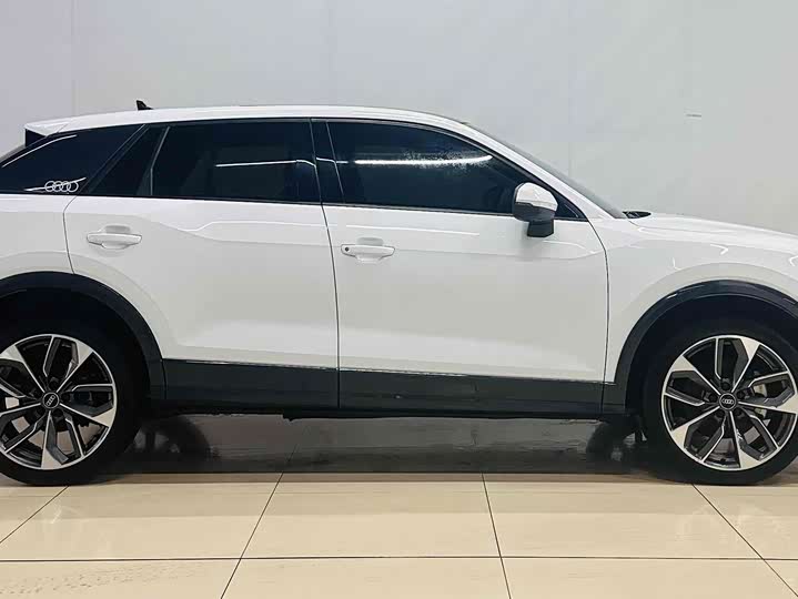 Фото 4 - Audi Q2L