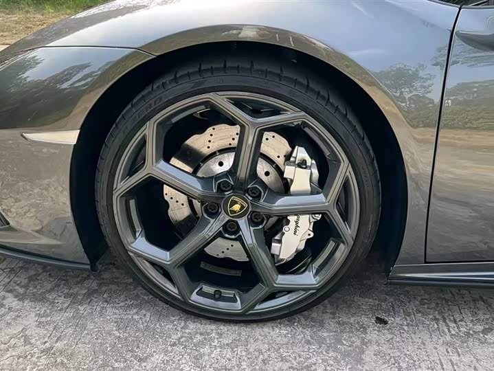 Фото 3 - Lamborghini Huracán