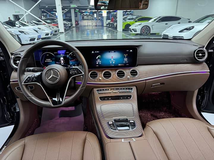 Фото 11 - Mercedes-Benz E-Class