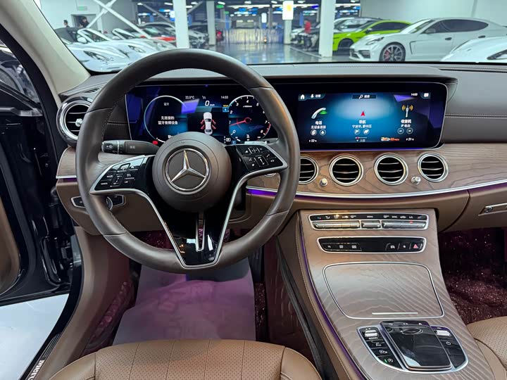 Фото 12 - Mercedes-Benz E-Class