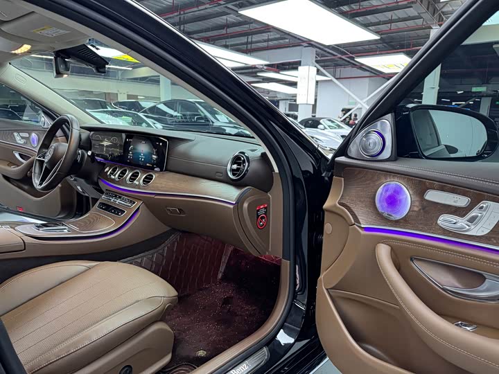 Фото 15 - Mercedes-Benz E-Class