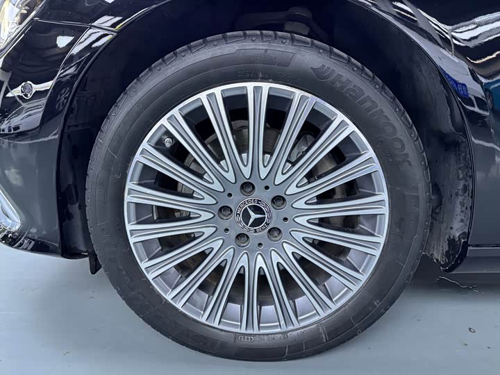 Фото 17 - Mercedes-Benz E-Class