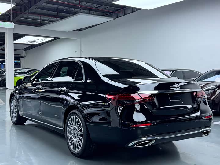 Фото 20 - Mercedes-Benz E-Class