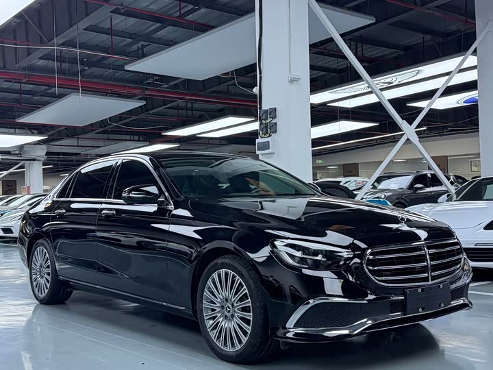 Фото 3 - Mercedes-Benz E-Class