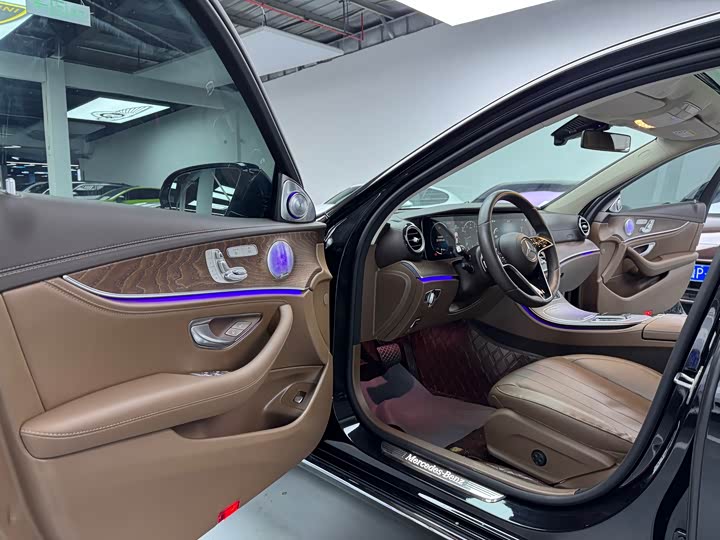 Фото 4 - Mercedes-Benz E-Class