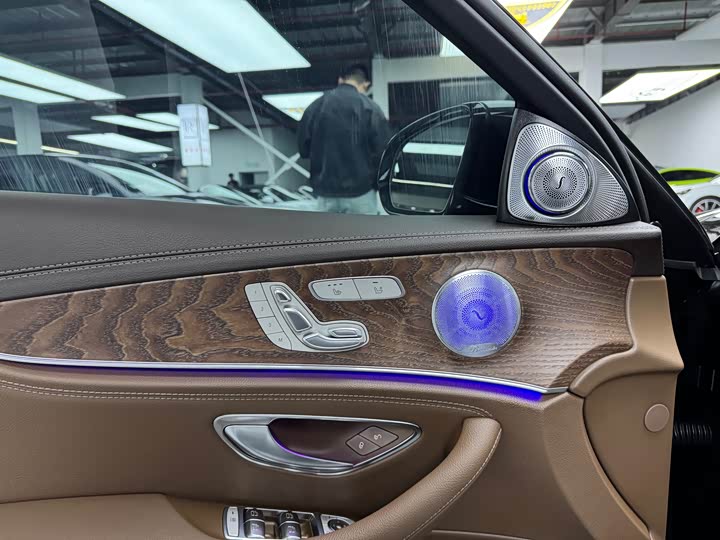 Фото 5 - Mercedes-Benz E-Class