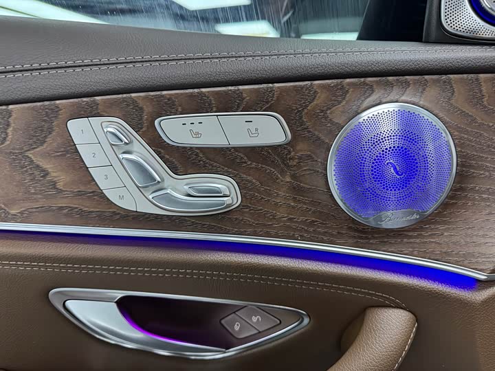 Фото 7 - Mercedes-Benz E-Class