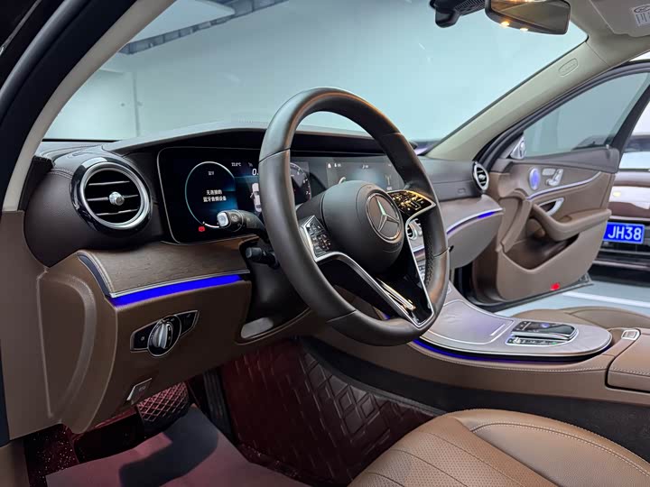 Фото 8 - Mercedes-Benz E-Class