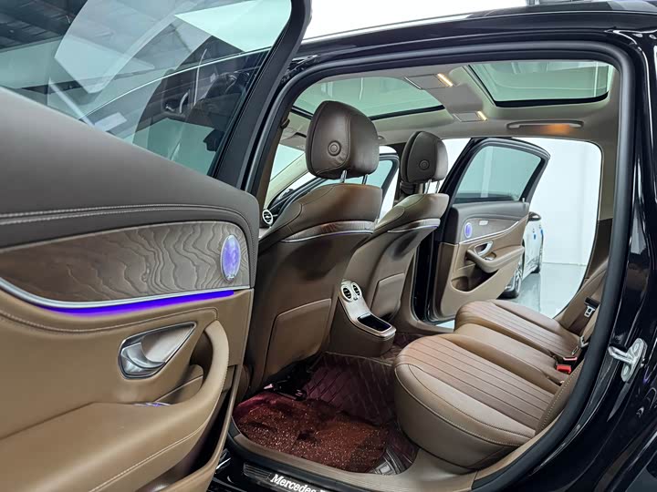 Фото 9 - Mercedes-Benz E-Class