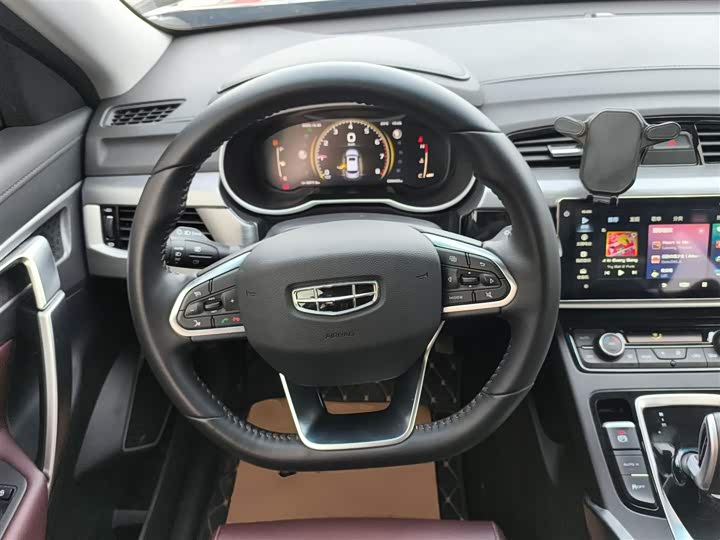 Фото 11 - Geely Atlas