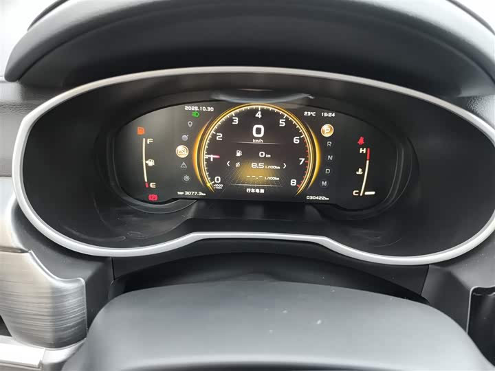 Фото 12 - Geely Atlas