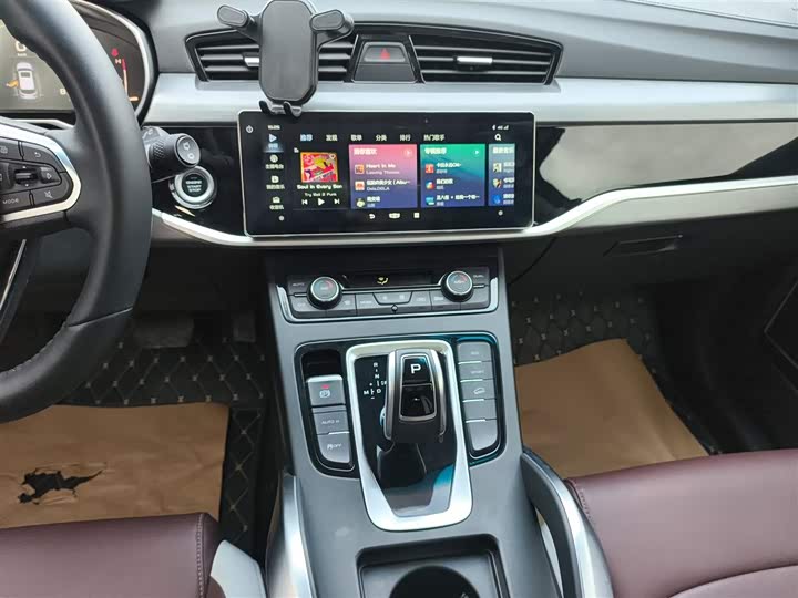 Фото 13 - Geely Atlas