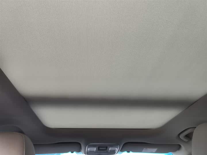 Фото 18 - Geely Atlas