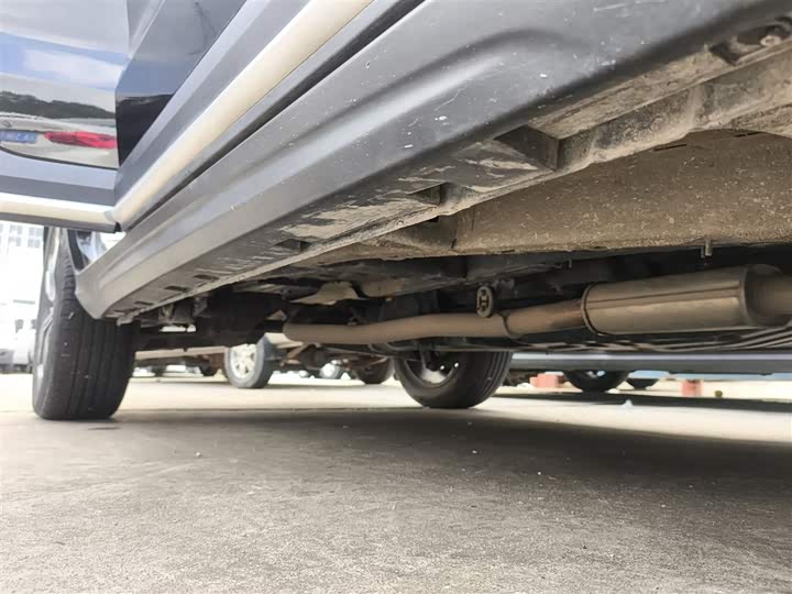 Фото 21 - Geely Atlas