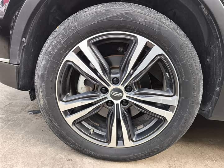 Фото 23 - Geely Atlas