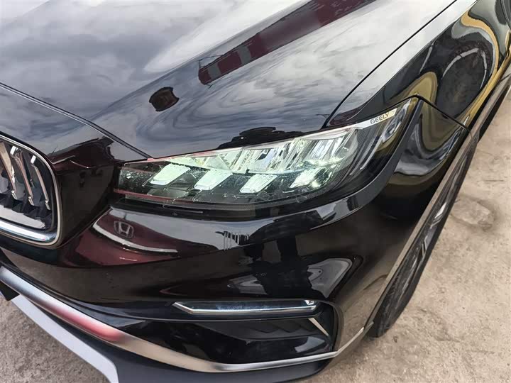 Фото 24 - Geely Atlas