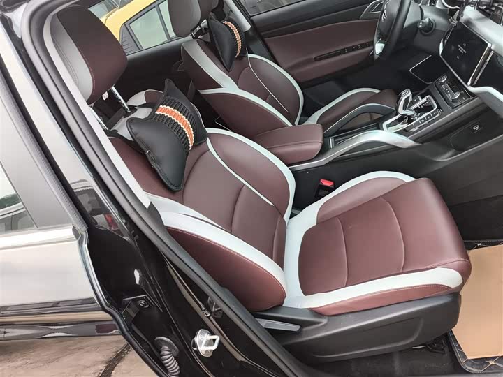 Фото 25 - Geely Atlas