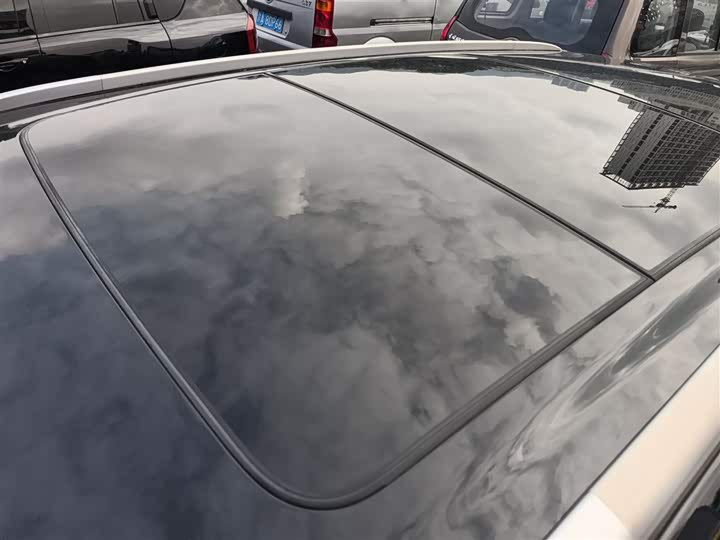 Фото 27 - Geely Atlas