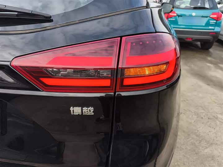 Фото 8 - Geely Atlas