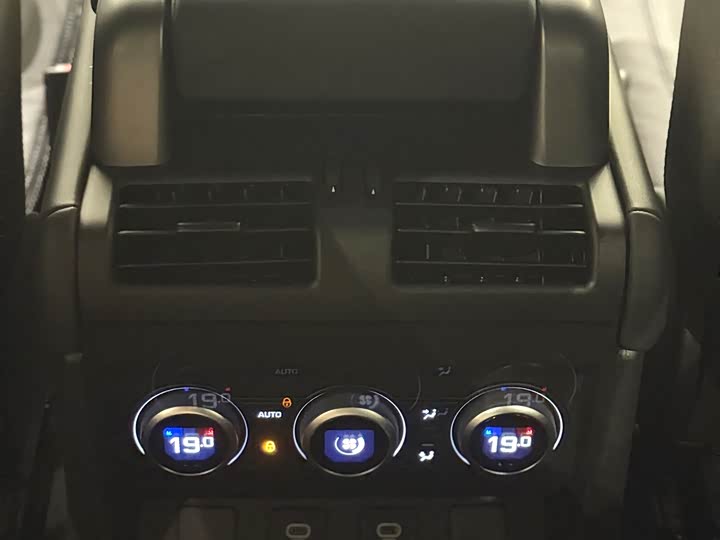 Фото 7 - Land Rover Defender