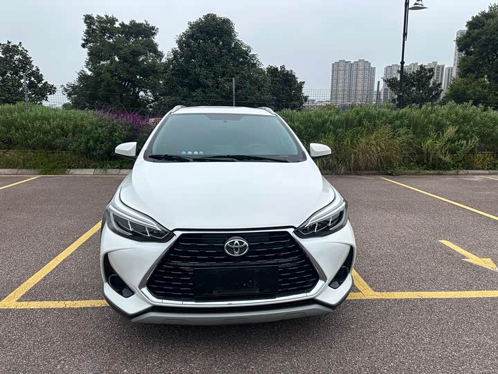 Фото 2 - Toyota Yaris L Hatchback