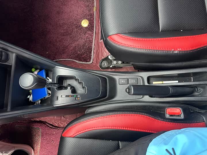 Фото 21 - Toyota Yaris L Hatchback