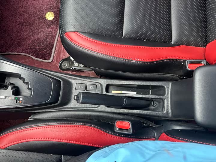 Фото 23 - Toyota Yaris L Hatchback