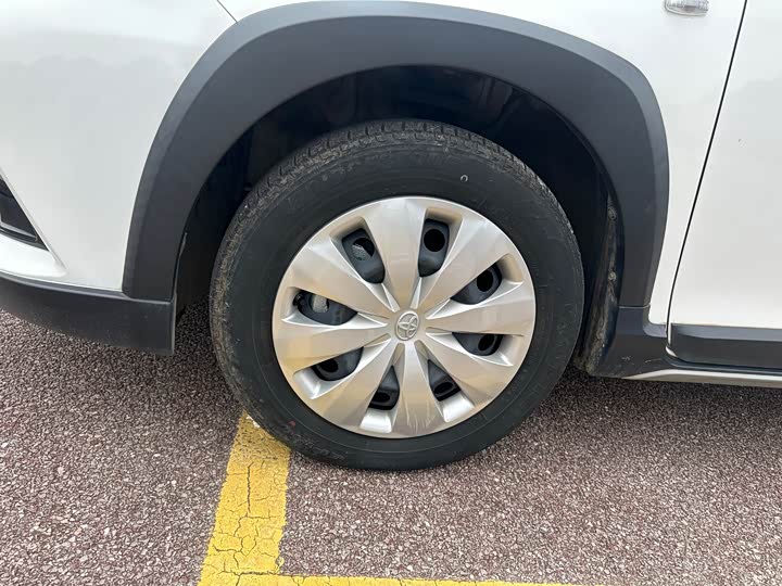 Фото 5 - Toyota Yaris L Hatchback