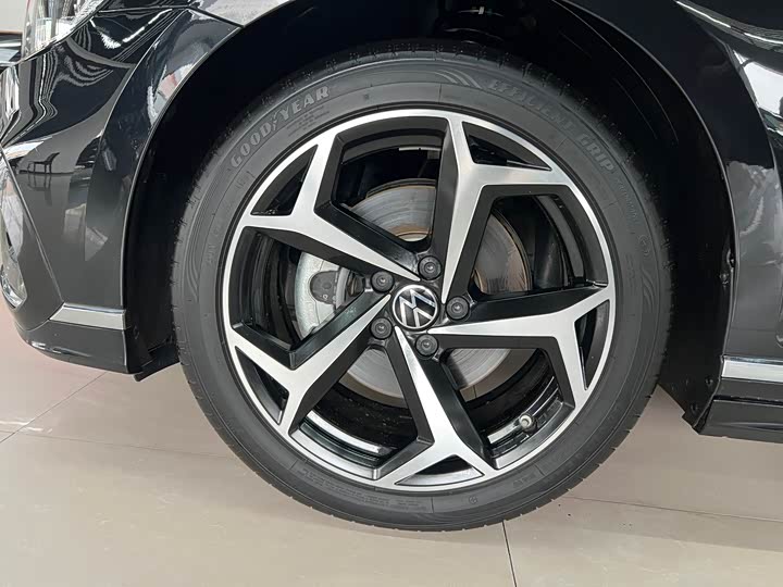 Фото 23 - Volkswagen Magotan