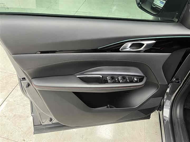 Фото 11 - Changan Oshan Z6