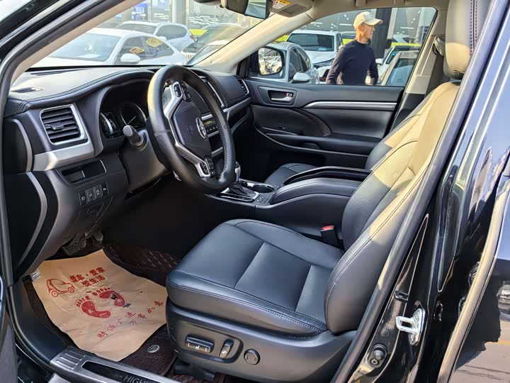 Фото 7 - Toyota Highlander