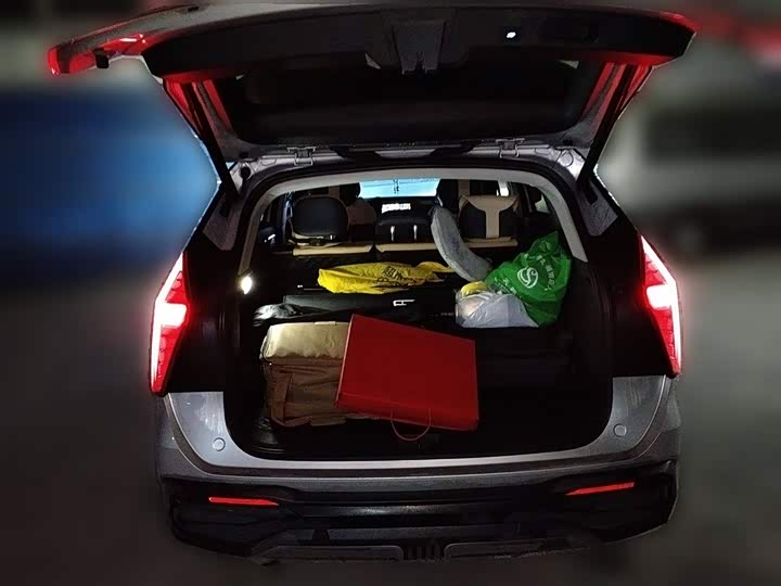 Фото 10 - Geely Atlas L