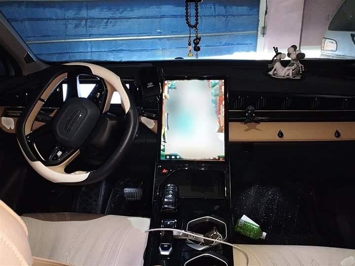 Фото 13 - Geely Atlas L