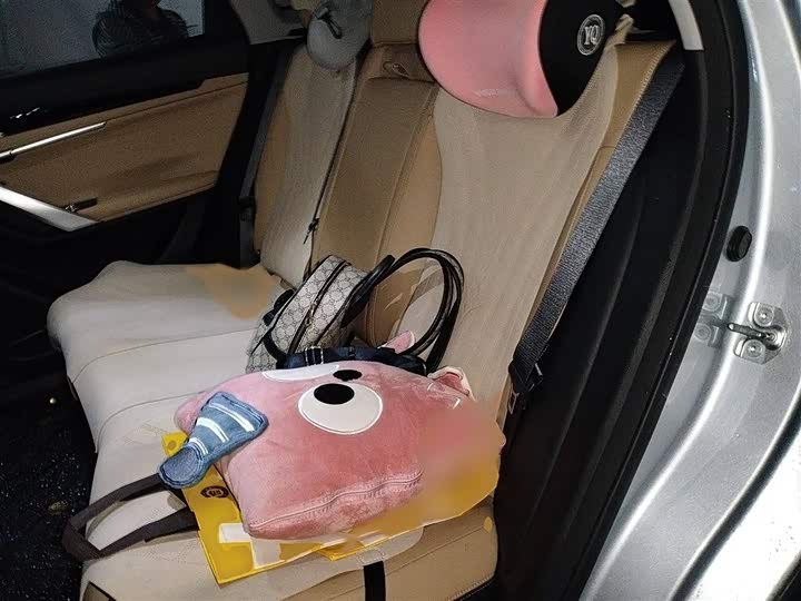 Фото 15 - Geely Atlas L