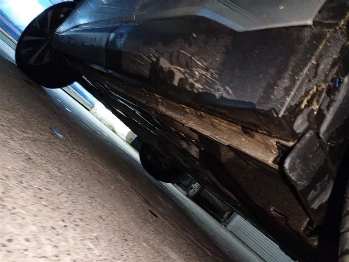 Фото 19 - Geely Atlas L