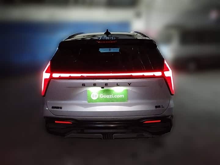 Фото 30 - Geely Atlas L