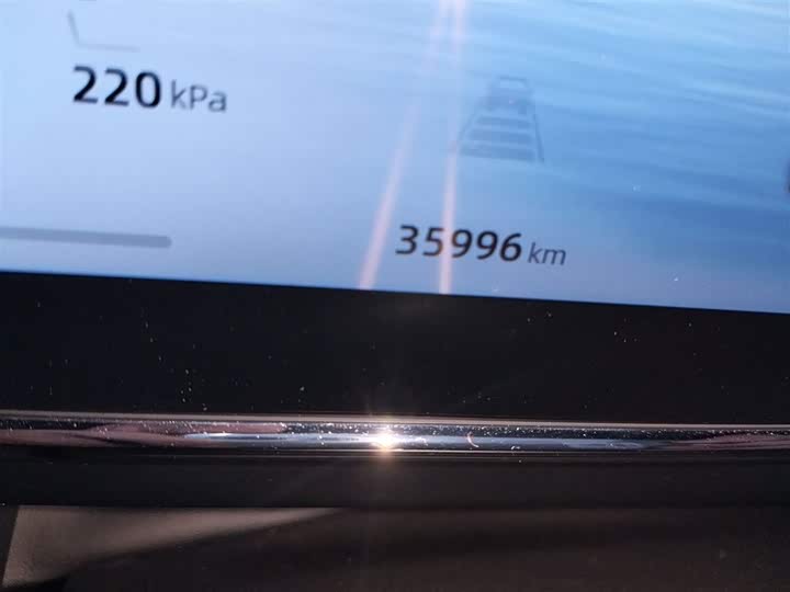 Фото 5 - Geely Atlas L